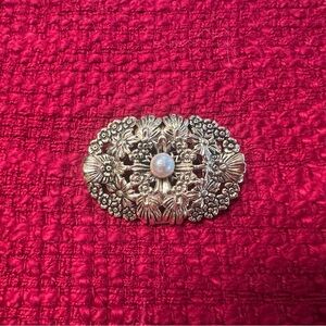 Vintage-Inspired Gold Floral Brooch